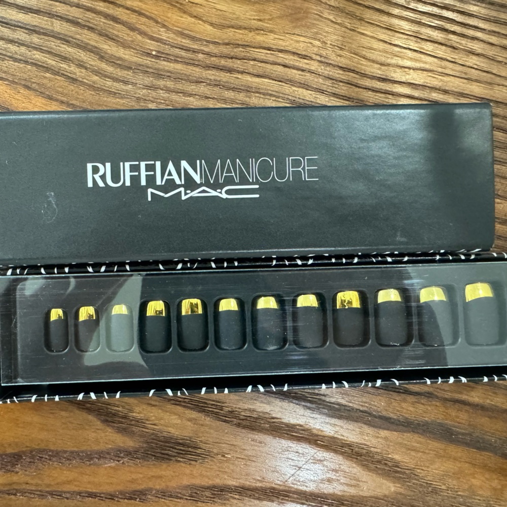 MAC RUFFIAN Manicure press on nails